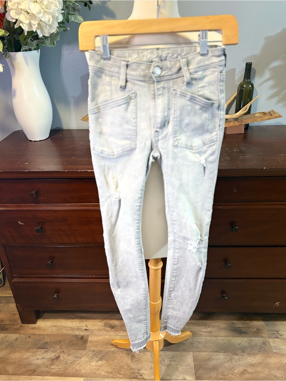 Women’s Light Gray Distressed Skinny Jeans